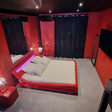 Apartment The Room: A Vous De Jouer…