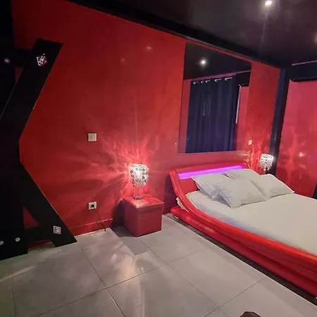Apartment The Room: A Vous De Jouer…